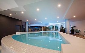 Luxe 2Br Executive Apartment Kingston Pool Parking Wifi Bbq Wine